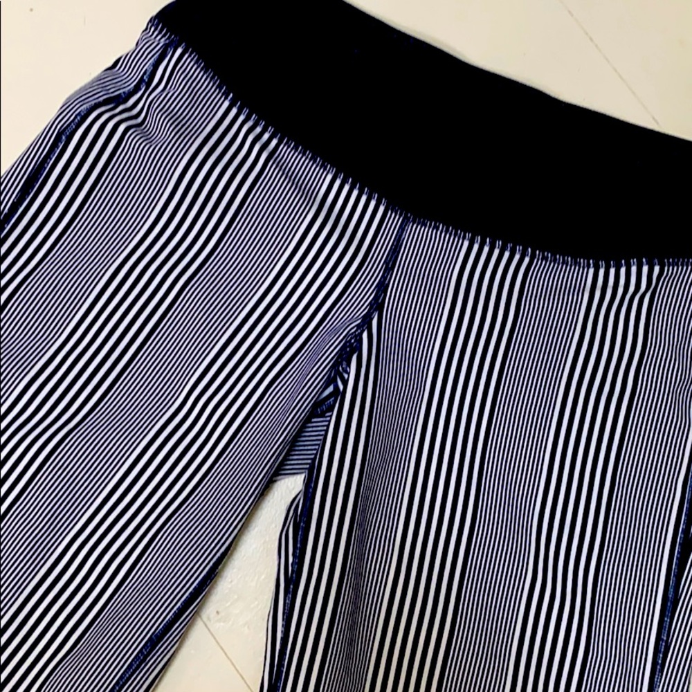 Lululemon Capri Size 8 Blue and White striped